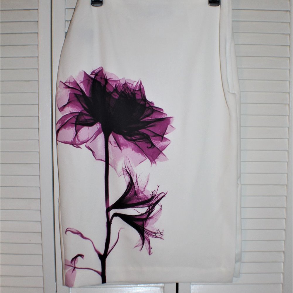 STRIKING FLORAL PENCIL SKIRT